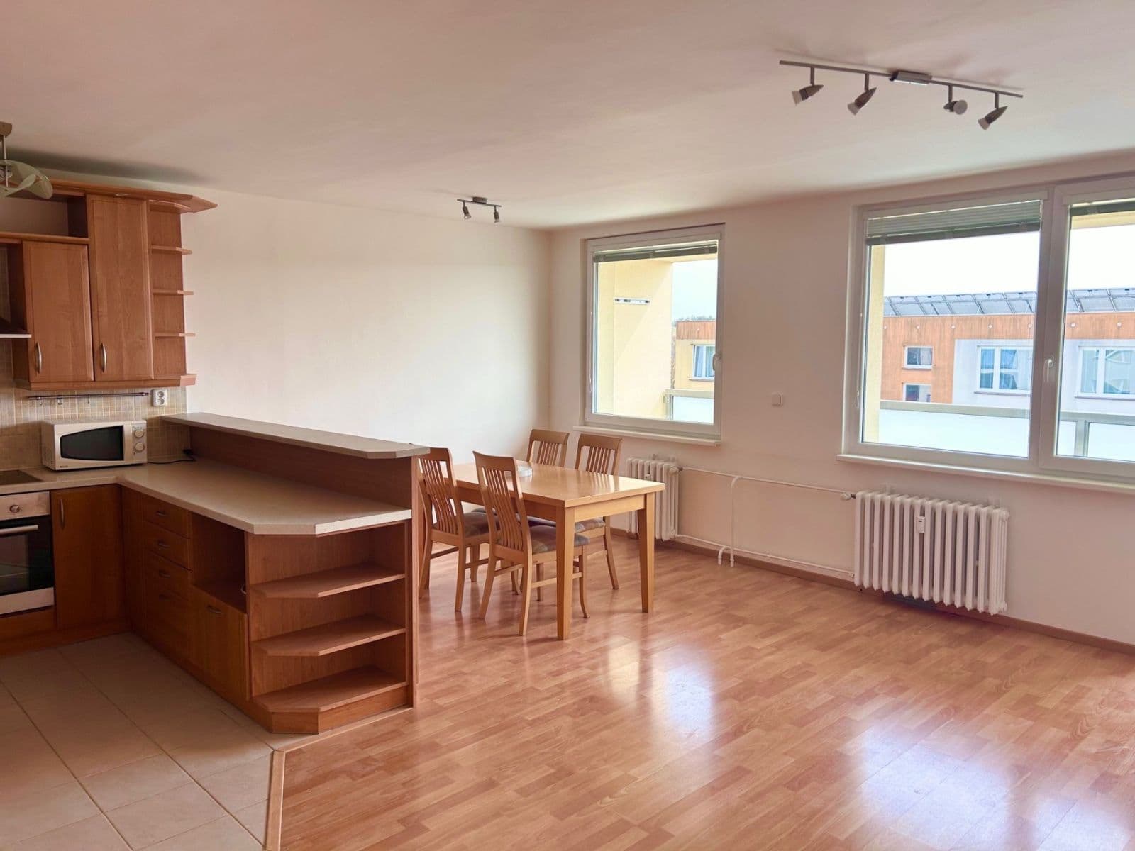 Prenájom bytu 4-izbový 87 m², K Rovinám, Praha, Praha Prenájom bytu 4-izbový 87 m², K Rovinám, Praha, Praha