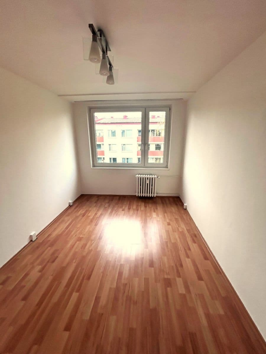 Prenájom bytu 4-izbový 87 m², K Rovinám, Praha, Praha Prenájom bytu 4-izbový 87 m², K Rovinám, Praha, Praha