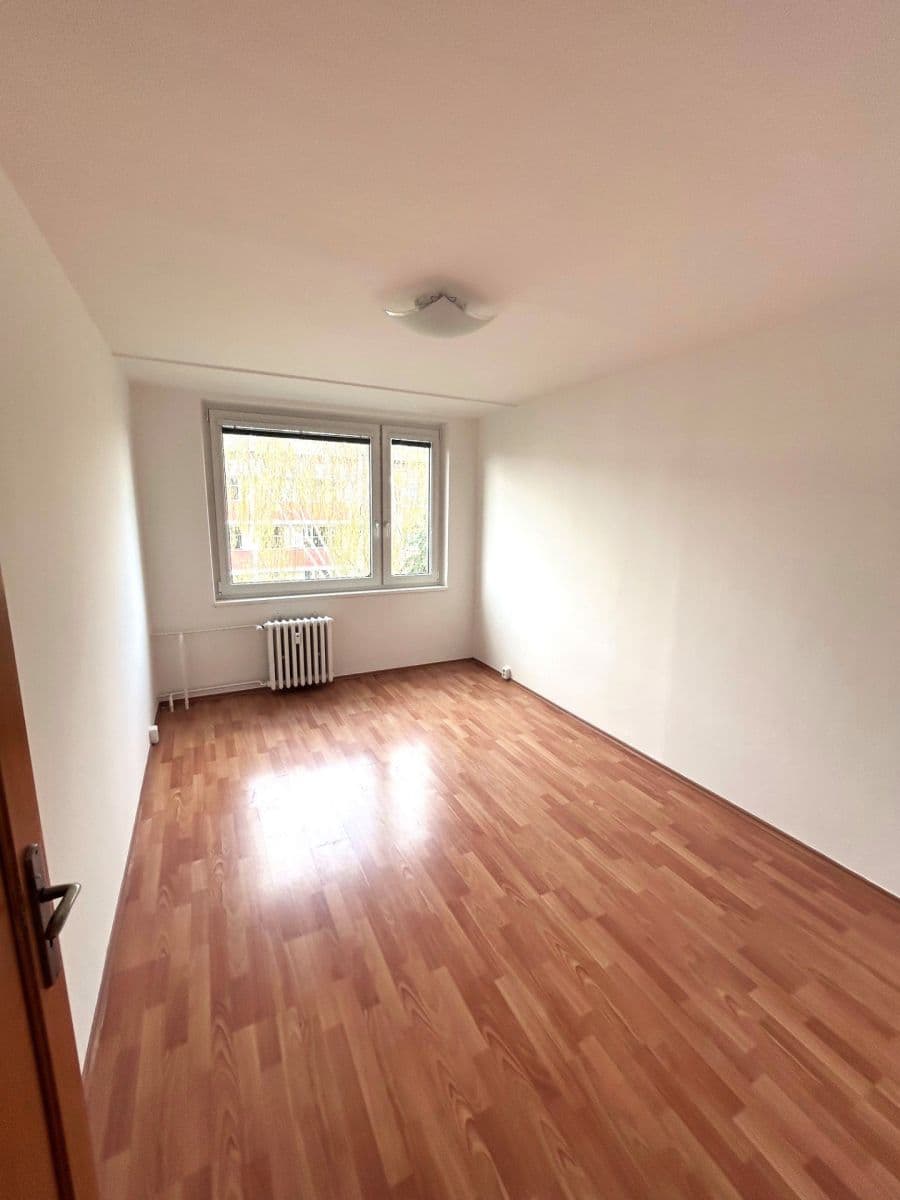 Prenájom bytu 4-izbový 87 m², K Rovinám, Praha, Praha Prenájom bytu 4-izbový 87 m², K Rovinám, Praha, Praha