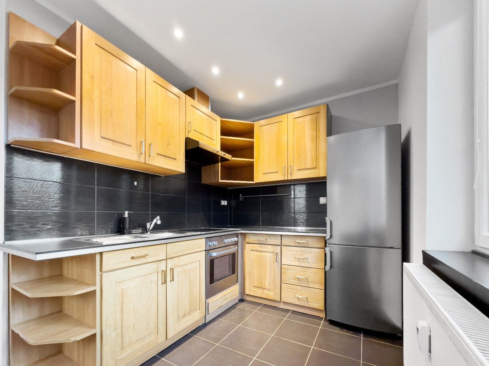 Prenájom bytu 3-izbový 75 m², Školní, Rybitví, Pardubický kraj Prenájom bytu 3-izbový 75 m², Školní, Rybitví, Pardubický kraj