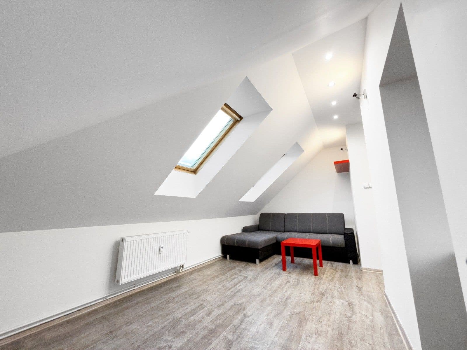 Prenájom bytu 3-izbový 75 m², Školní, Rybitví, Pardubický kraj Prenájom bytu 3-izbový 75 m², Školní, Rybitví, Pardubický kraj