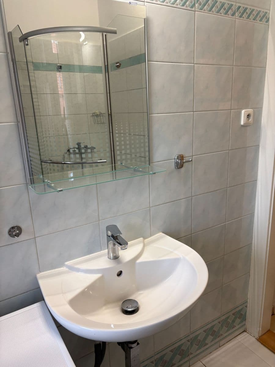 Prenájom bytu 1-izbový 35 m², Rostislavova, Praha, Praha Prenájom bytu 1-izbový 35 m², Rostislavova, Praha, Praha