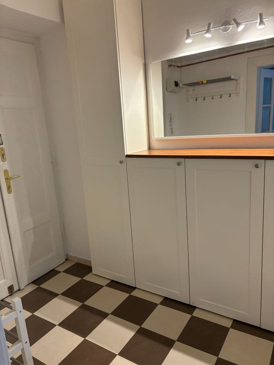 Prenájom bytu 1-izbový 35 m², Rostislavova, Praha, Praha Prenájom bytu 1-izbový 35 m², Rostislavova, Praha, Praha
