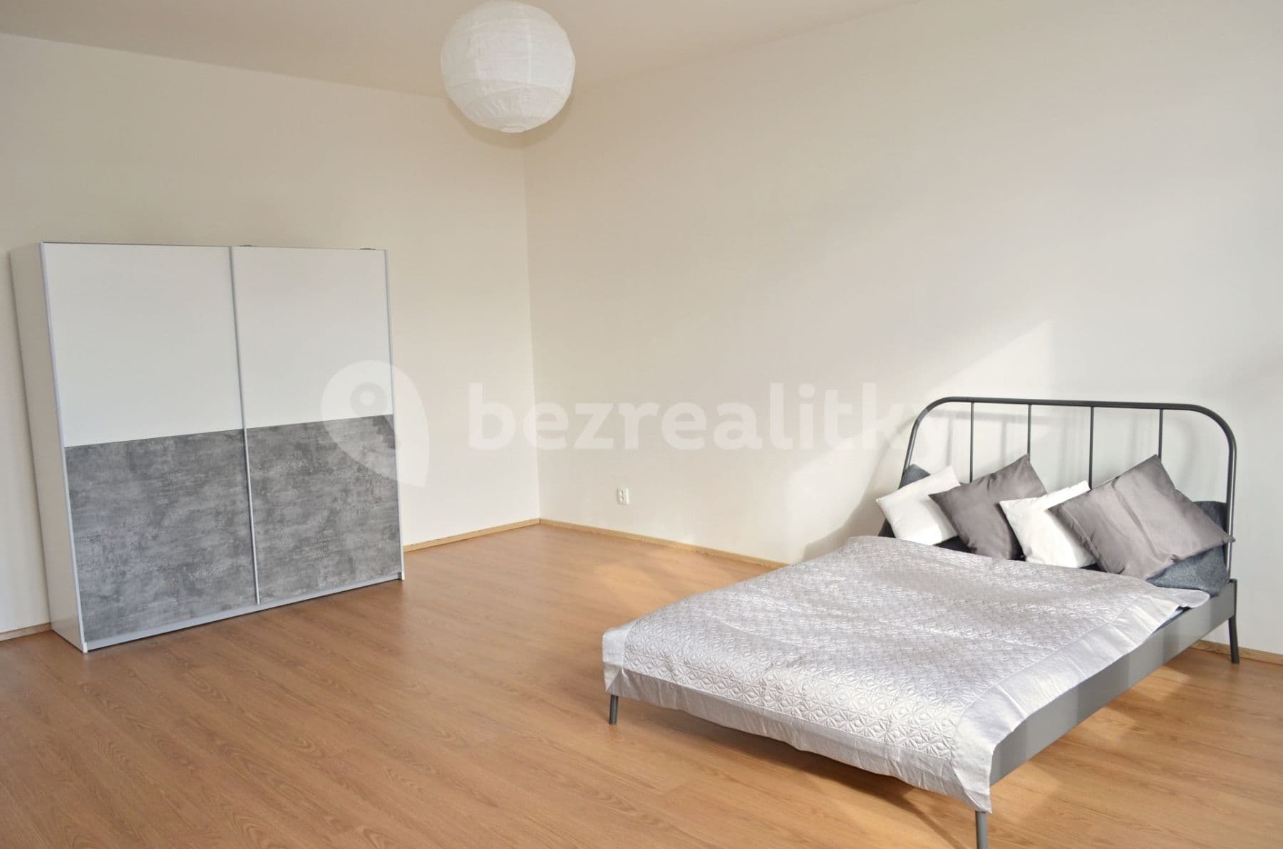 Prenájom bytu 2-izbový 60 m², Plzeň, Plzeňský kraj Prenájom bytu 2-izbový 60 m², Plzeň, Plzeňský kraj