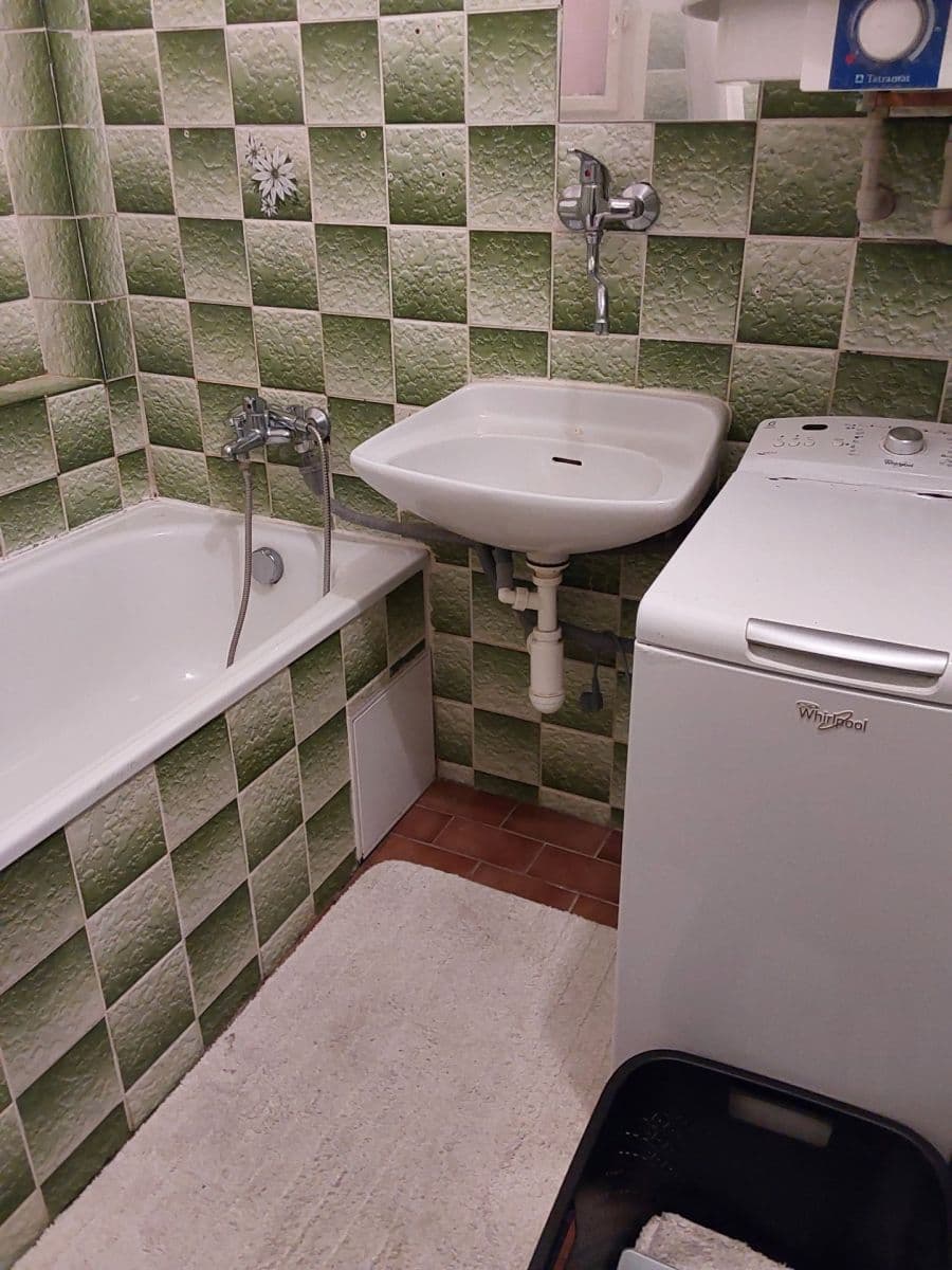 Prenájom bytu 2-izbový 48 m², Madridská, Praha, Praha Prenájom bytu 2-izbový 48 m², Madridská, Praha, Praha