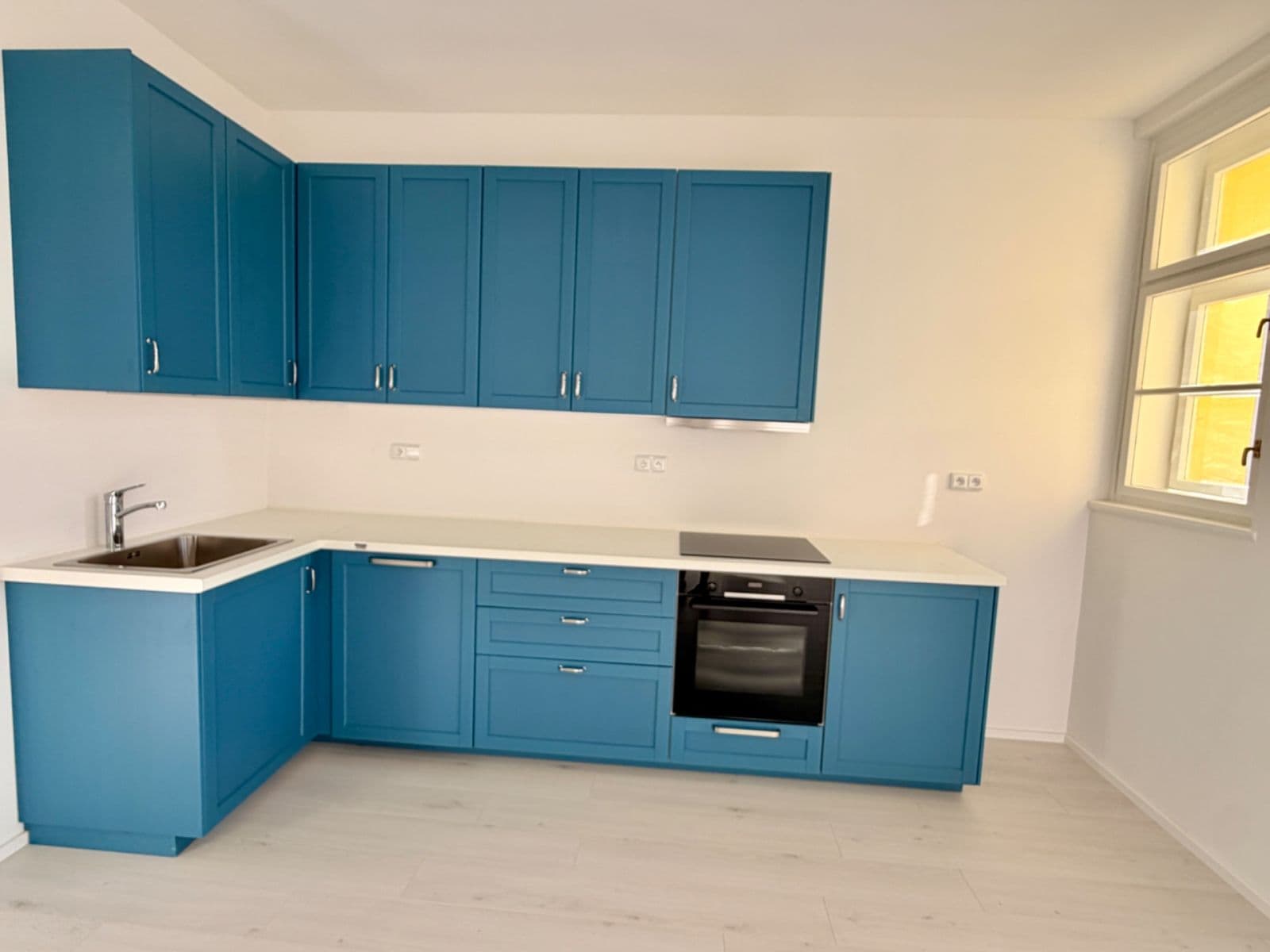 Prenájom bytu 3-izbový 85 m², Uralská, Praha, Praha Prenájom bytu 3-izbový 85 m², Uralská, Praha, Praha