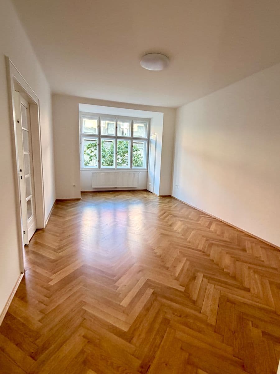 Prenájom bytu 3-izbový 85 m², Uralská, Praha, Praha Prenájom bytu 3-izbový 85 m², Uralská, Praha, Praha