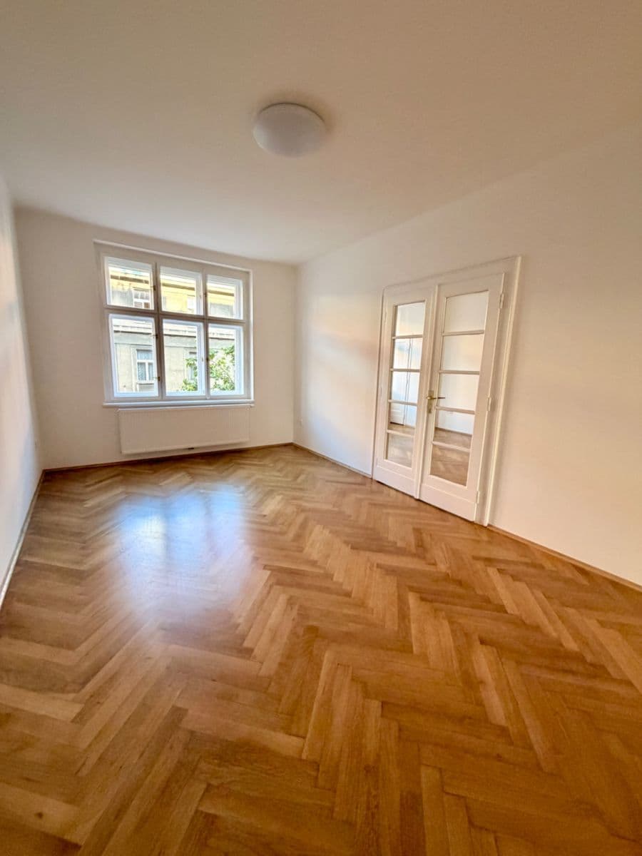 Prenájom bytu 3-izbový 85 m², Uralská, Praha, Praha Prenájom bytu 3-izbový 85 m², Uralská, Praha, Praha