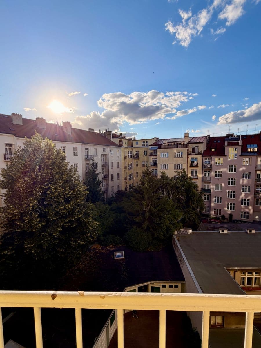 Prenájom bytu 3-izbový 85 m², Uralská, Praha, Praha Prenájom bytu 3-izbový 85 m², Uralská, Praha, Praha