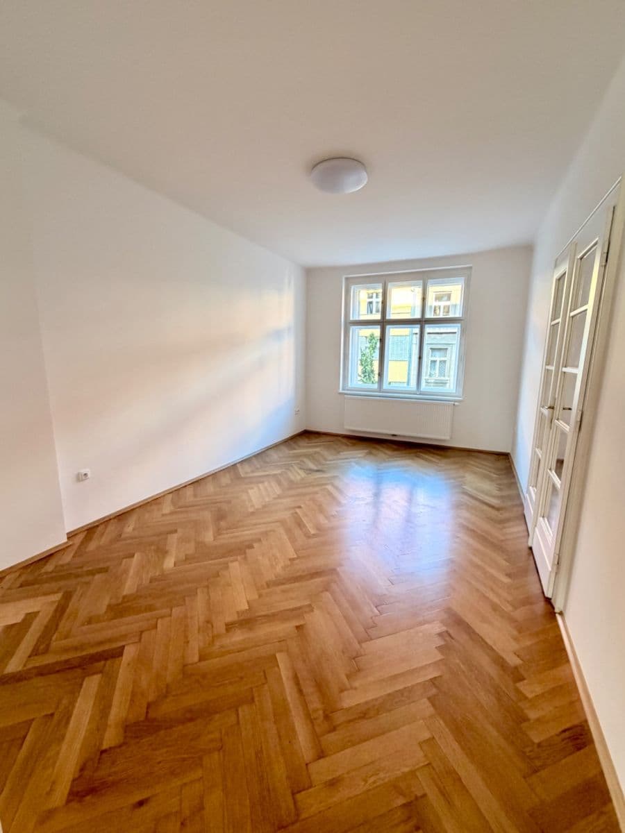 Prenájom bytu 3-izbový 85 m², Uralská, Praha, Praha Prenájom bytu 3-izbový 85 m², Uralská, Praha, Praha