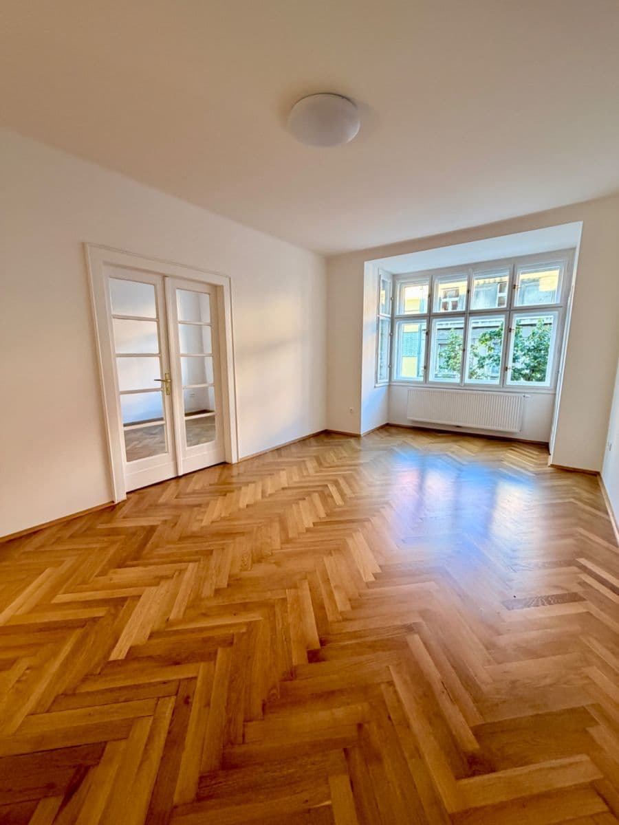 Prenájom bytu 3-izbový 85 m², Uralská, Praha, Praha Prenájom bytu 3-izbový 85 m², Uralská, Praha, Praha