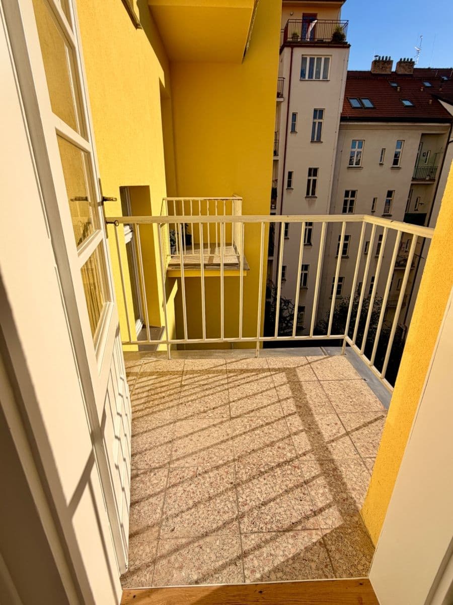 Prenájom bytu 3-izbový 85 m², Uralská, Praha, Praha Prenájom bytu 3-izbový 85 m², Uralská, Praha, Praha