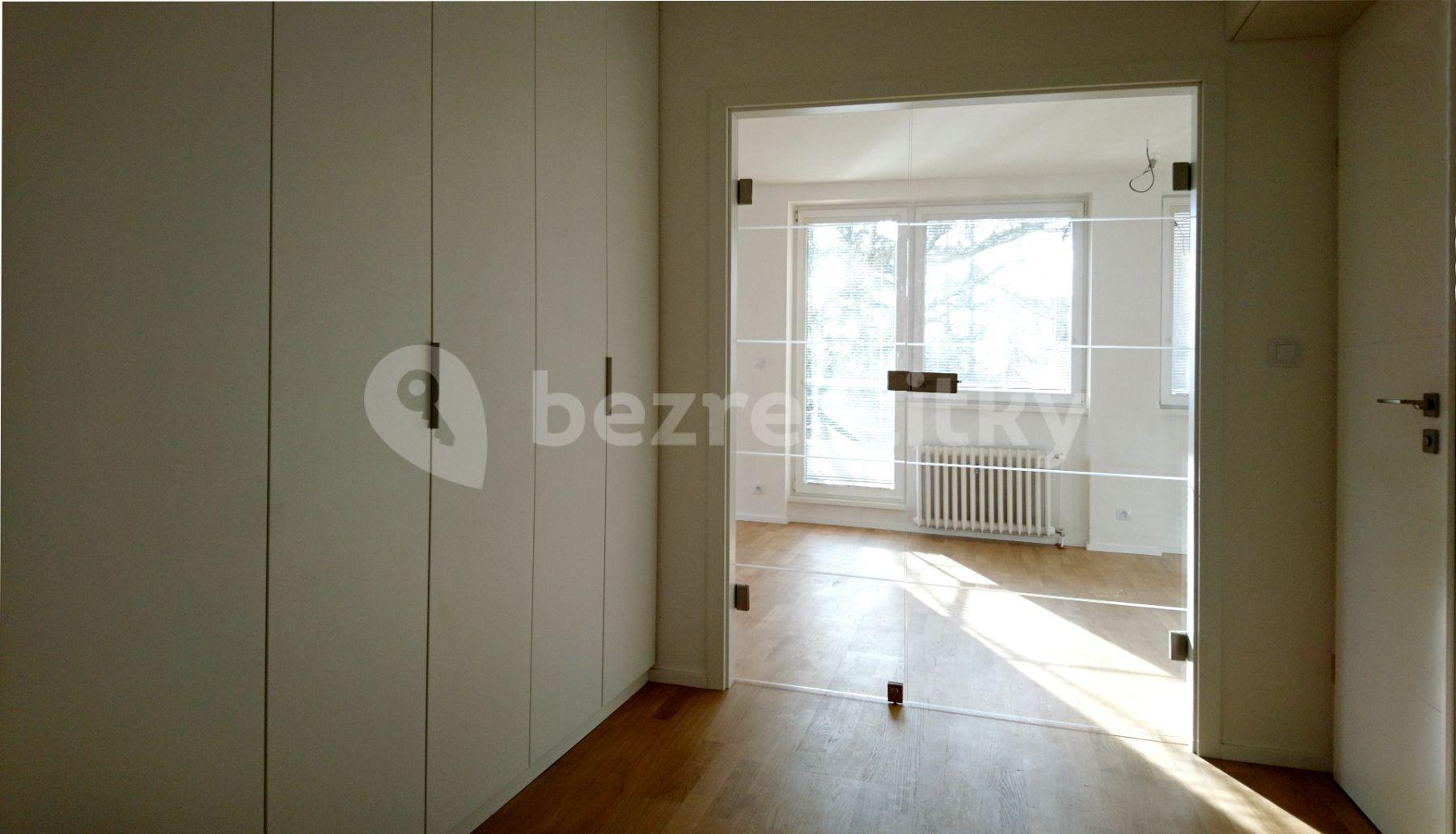 Prenájom bytu 3-izbový 85 m², Pod stadiony, Praha, Praha