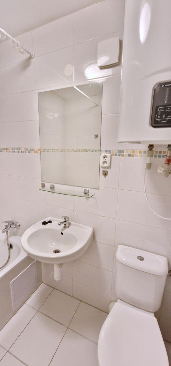 Prenájom bytu 1-izbový 46 m², Zdařilá, Praha, Praha Prenájom bytu 1-izbový 46 m², Zdařilá, Praha, Praha