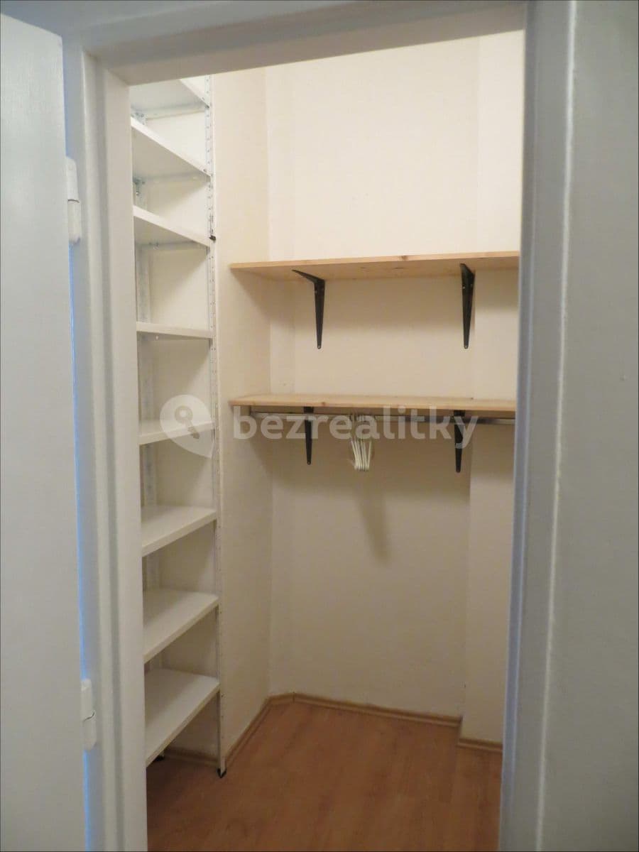 Prenájom bytu 1-izbový 42 m², Šrobárova, Praha, Praha Prenájom bytu 1-izbový 42 m², Šrobárova, Praha, Praha