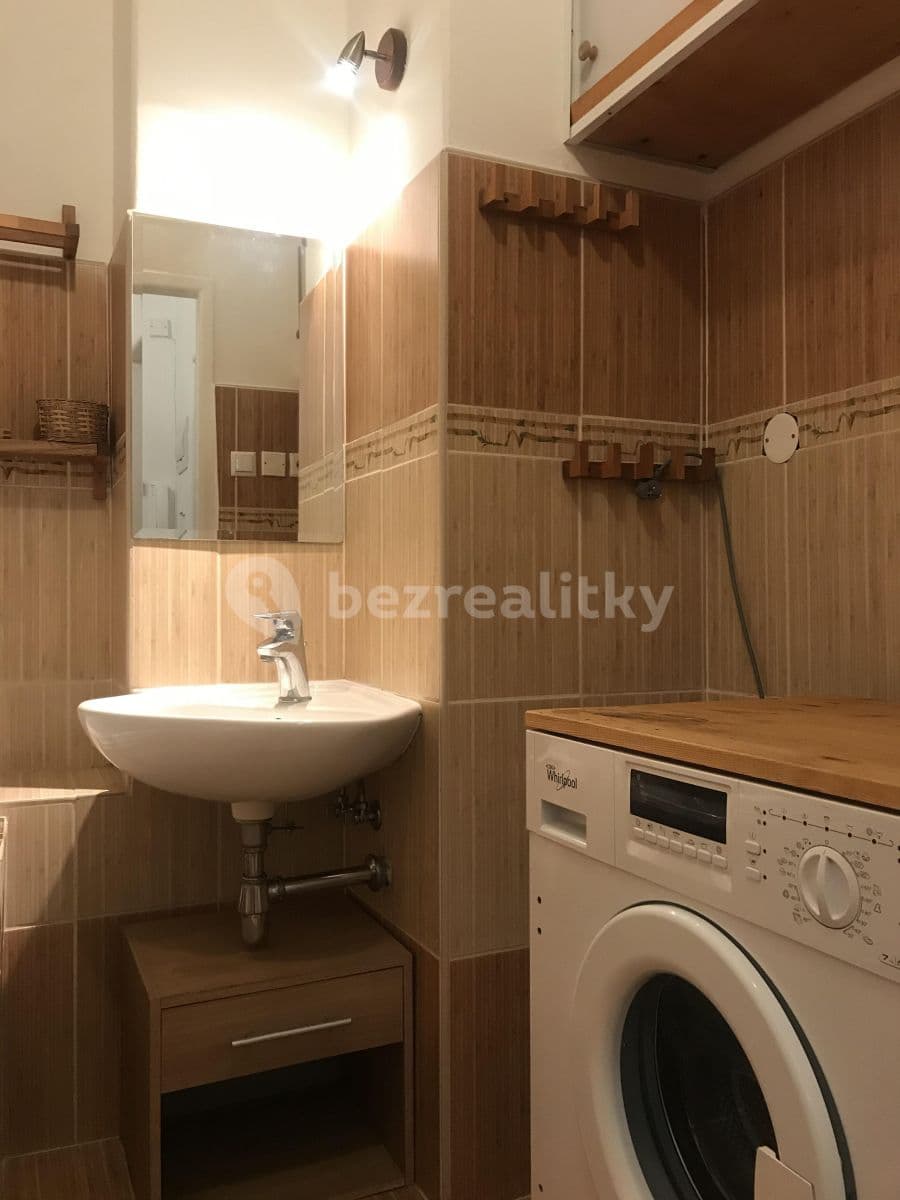 Prenájom bytu 1-izbový 42 m², Šrobárova, Praha, Praha Prenájom bytu 1-izbový 42 m², Šrobárova, Praha, Praha