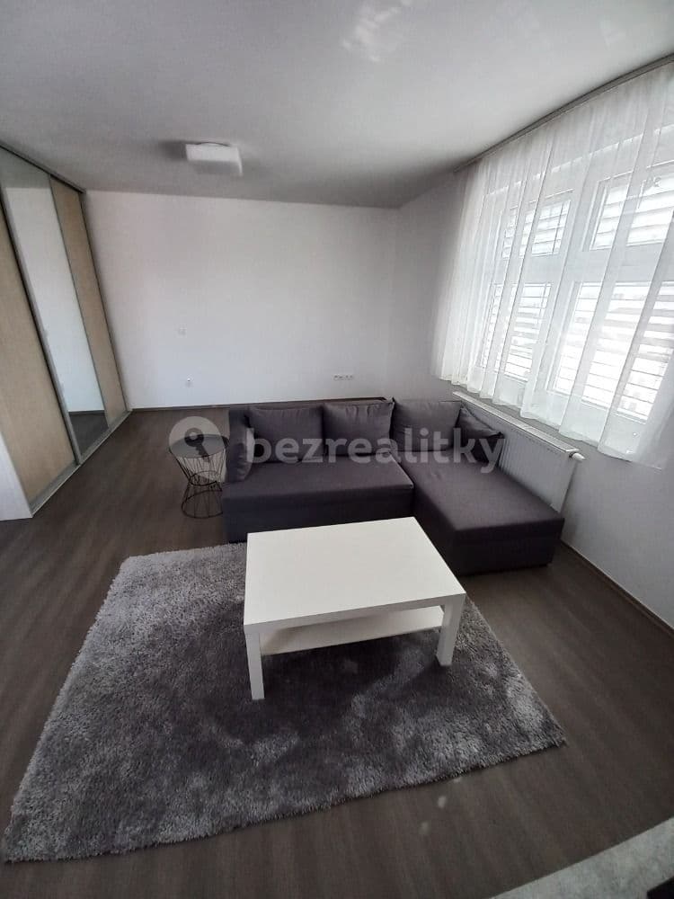 Prenájom bytu 1-izbový 40 m², Kvítková, Zlín, Zlínský kraj Prenájom bytu 1-izbový 40 m², Kvítková, Zlín, Zlínský kraj
