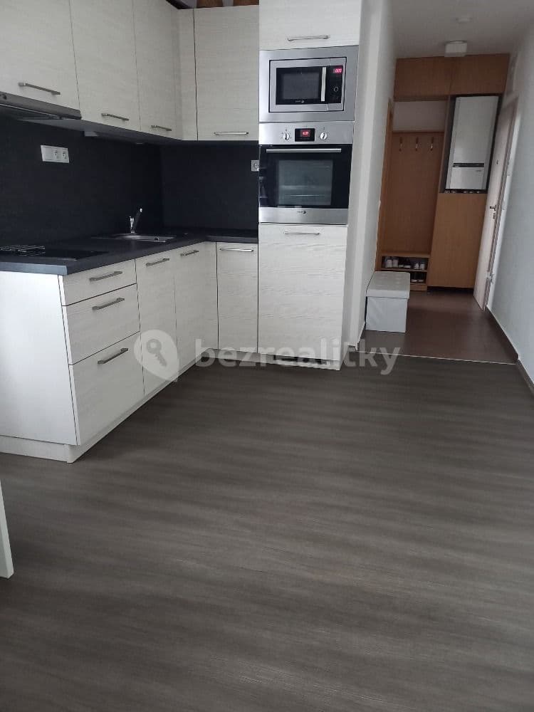 Prenájom bytu 1-izbový 40 m², Kvítková, Zlín, Zlínský kraj Prenájom bytu 1-izbový 40 m², Kvítková, Zlín, Zlínský kraj