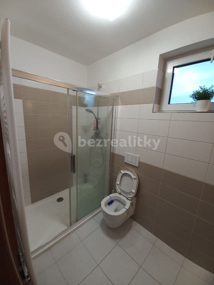 Prenájom bytu 1-izbový 40 m², Kvítková, Zlín, Zlínský kraj Prenájom bytu 1-izbový 40 m², Kvítková, Zlín, Zlínský kraj