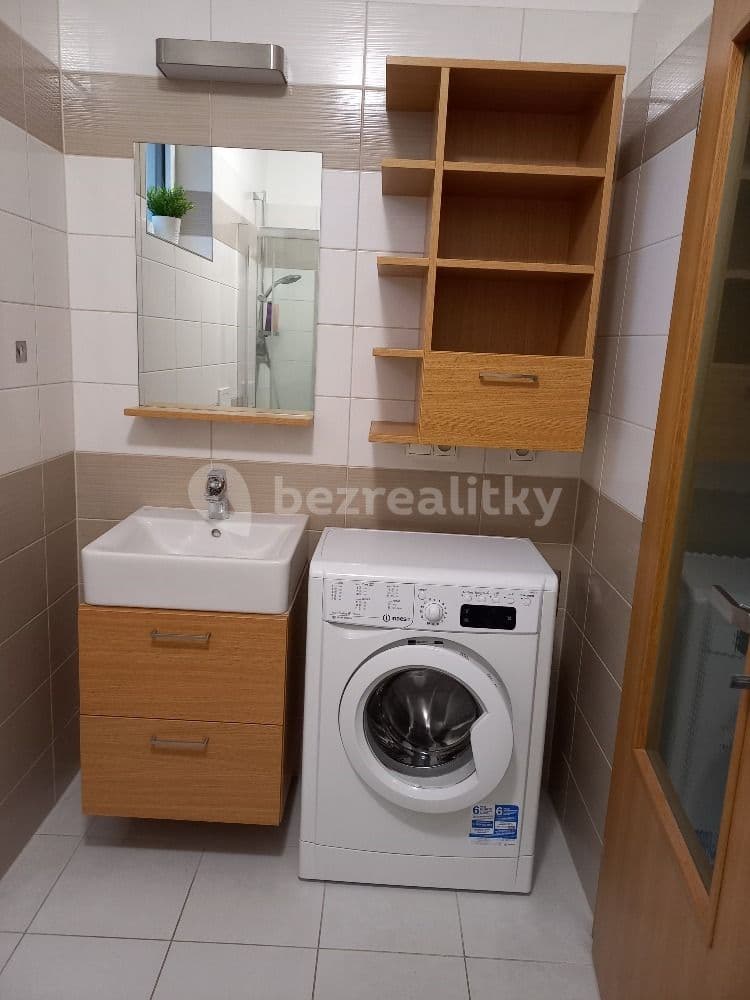 Prenájom bytu 1-izbový 40 m², Kvítková, Zlín, Zlínský kraj Prenájom bytu 1-izbový 40 m², Kvítková, Zlín, Zlínský kraj