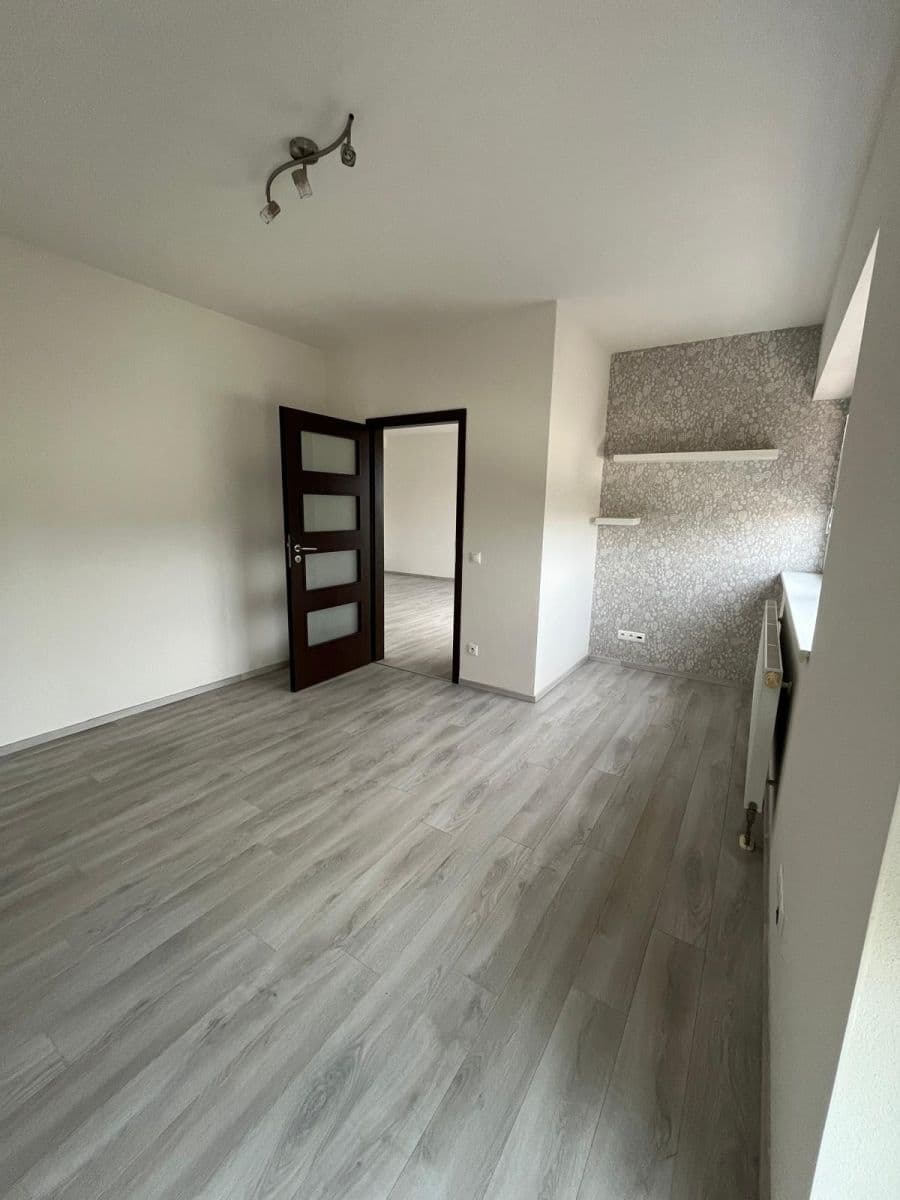 Prenájom bytu 2-izbový 57 m², U Velkého rybníka, Plzeň, Plzeňský kraj Prenájom bytu 2-izbový 57 m², U Velkého rybníka, Plzeň, Plzeňský kraj