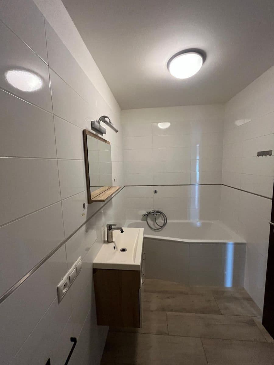 Prenájom bytu 2-izbový 57 m², U Velkého rybníka, Plzeň, Plzeňský kraj Prenájom bytu 2-izbový 57 m², U Velkého rybníka, Plzeň, Plzeňský kraj