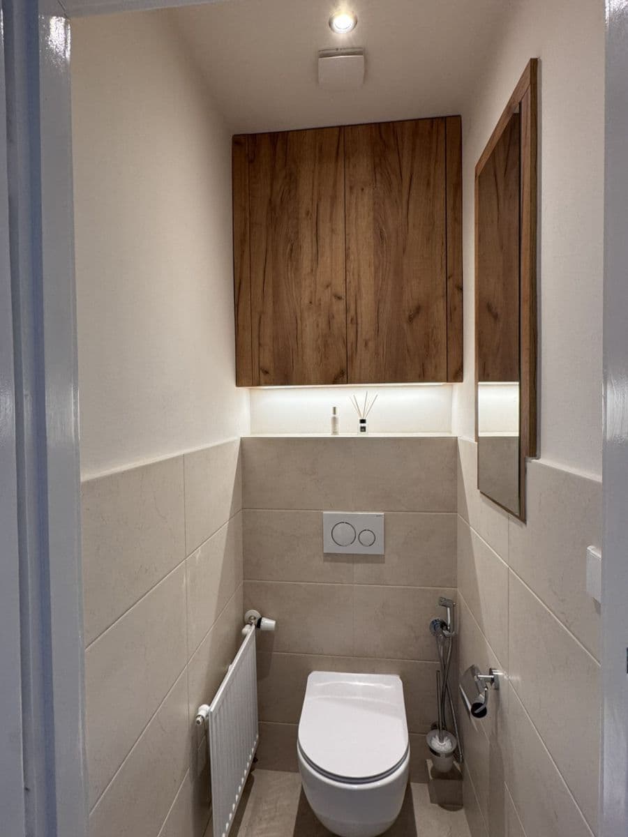 Prenájom bytu 3-izbový 125 m², náměstí Jiřího z Poděbrad, Praha, Praha Prenájom bytu 3-izbový 125 m², náměstí Jiřího z Poděbrad, Praha, Praha