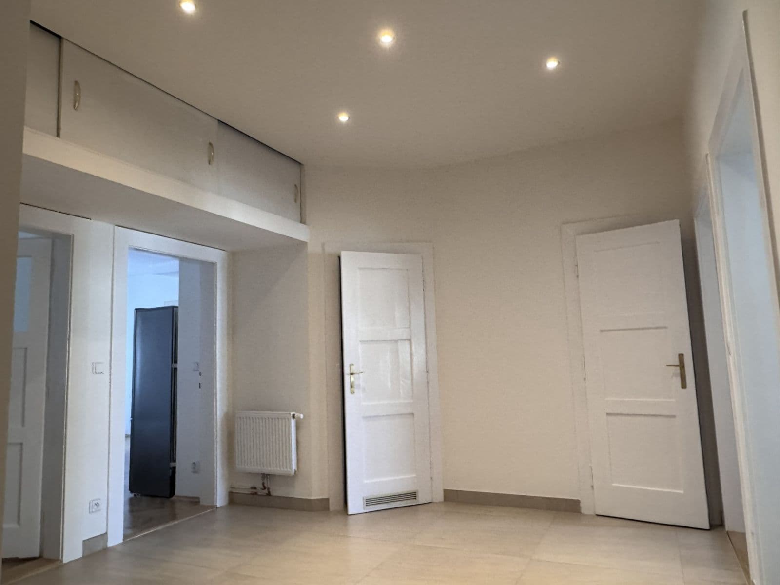 Prenájom bytu 3-izbový 125 m², náměstí Jiřího z Poděbrad, Praha, Praha Prenájom bytu 3-izbový 125 m², náměstí Jiřího z Poděbrad, Praha, Praha