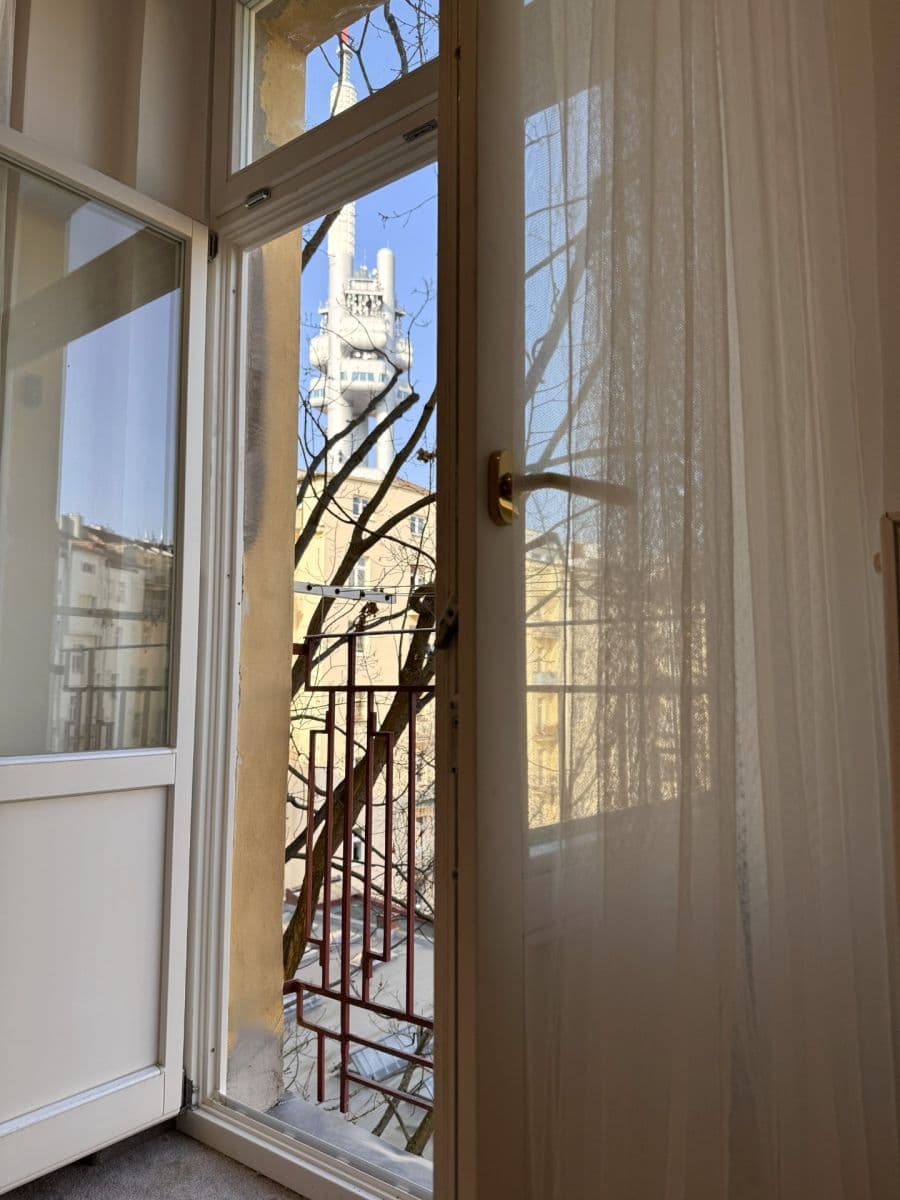 Prenájom bytu 3-izbový 125 m², náměstí Jiřího z Poděbrad, Praha, Praha Prenájom bytu 3-izbový 125 m², náměstí Jiřího z Poděbrad, Praha, Praha