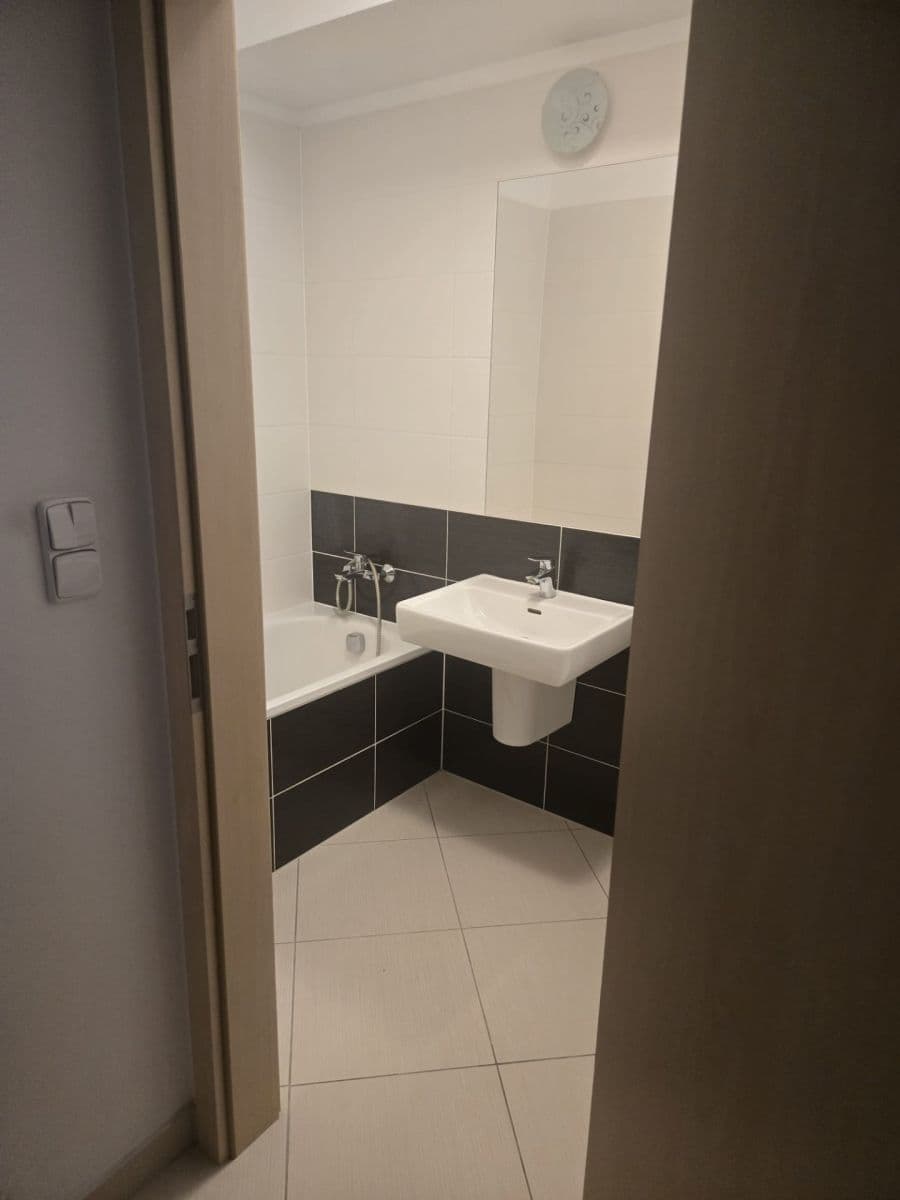 Prenájom bytu 1-izbový 28 m², Zakšínská, Praha, Praha Prenájom bytu 1-izbový 28 m², Zakšínská, Praha, Praha