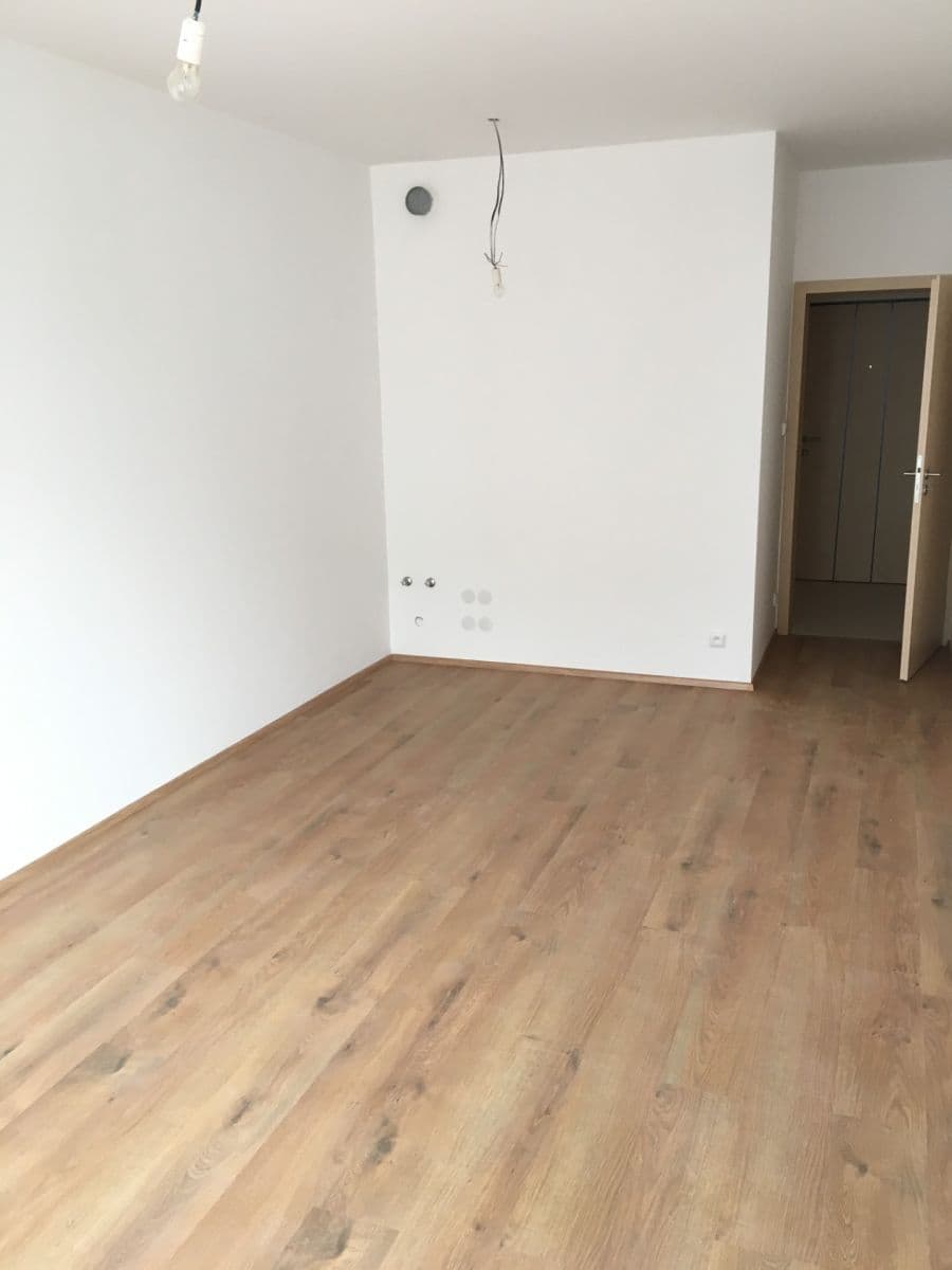 Prenájom bytu 1-izbový 28 m², Zakšínská, Praha, Praha Prenájom bytu 1-izbový 28 m², Zakšínská, Praha, Praha