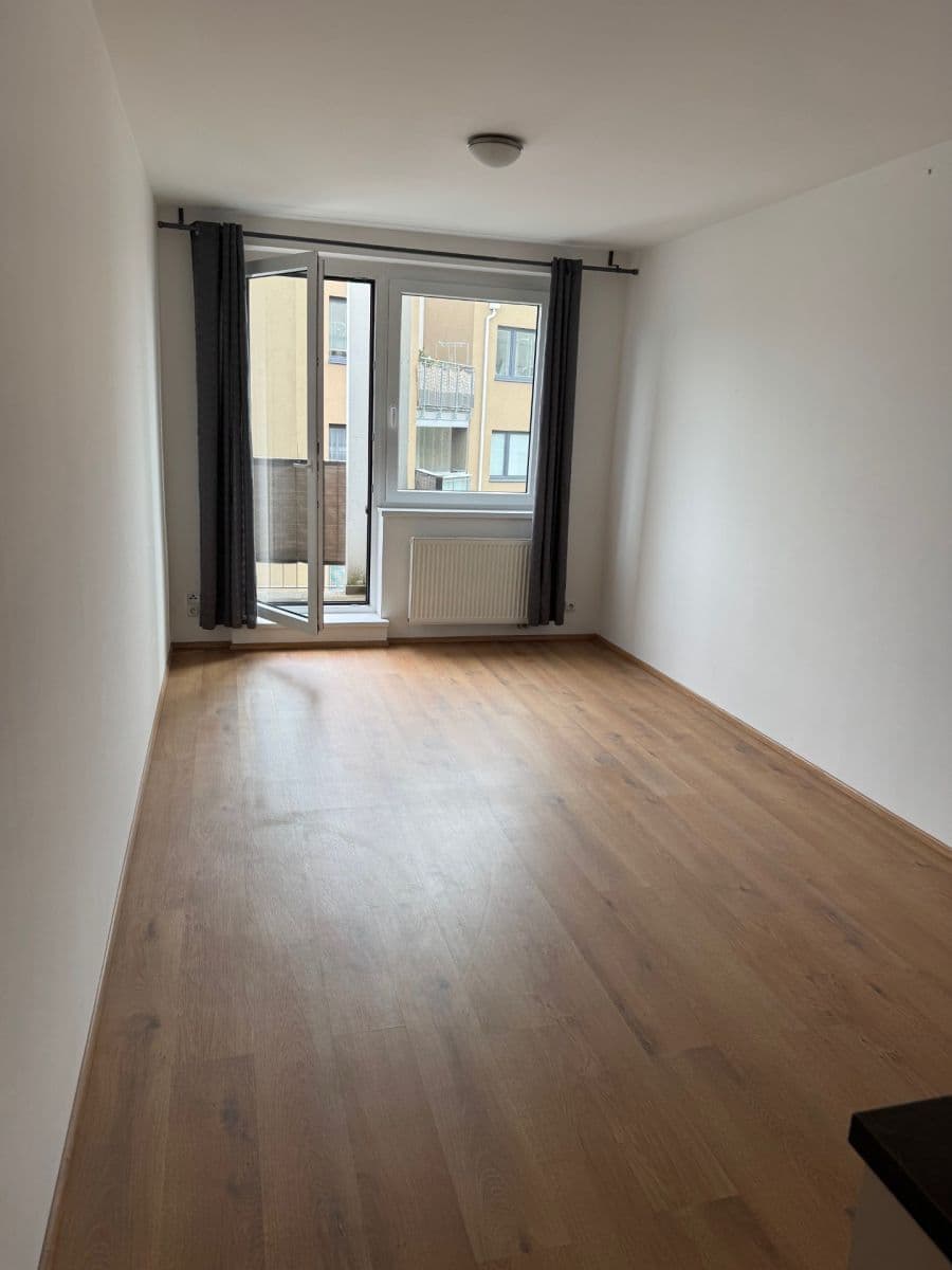 Prenájom bytu 1-izbový 28 m², Zakšínská, Praha, Praha Prenájom bytu 1-izbový 28 m², Zakšínská, Praha, Praha