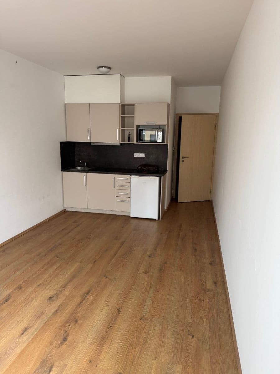 Prenájom bytu 1-izbový 28 m², Zakšínská, Praha, Praha Prenájom bytu 1-izbový 28 m², Zakšínská, Praha, Praha