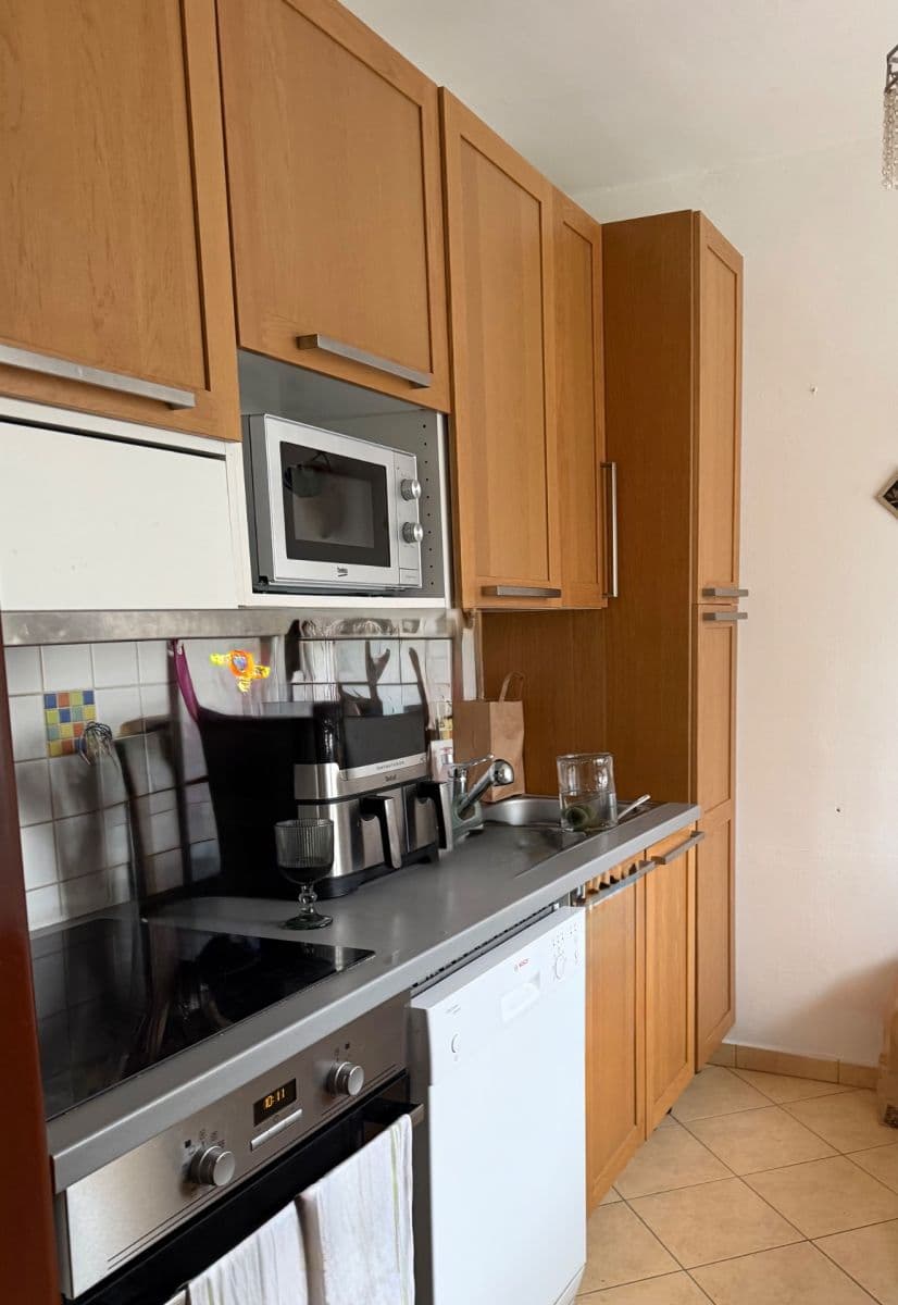 Prenájom bytu 3-izbový 70 m², Holčovická, Praha, Praha Prenájom bytu 3-izbový 70 m², Holčovická, Praha, Praha