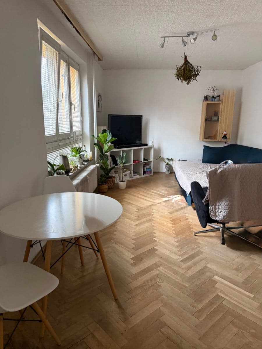 Prenájom bytu 3-izbový 70 m², Holčovická, Praha, Praha Prenájom bytu 3-izbový 70 m², Holčovická, Praha, Praha