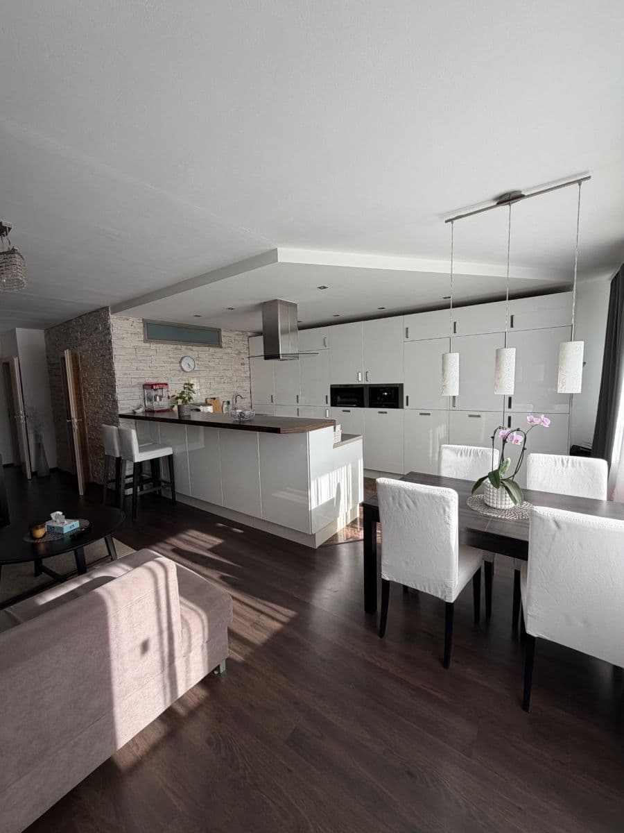 Prenájom bytu 4-izbový 98 m², Fantova, Praha, Praha Prenájom bytu 4-izbový 98 m², Fantova, Praha, Praha