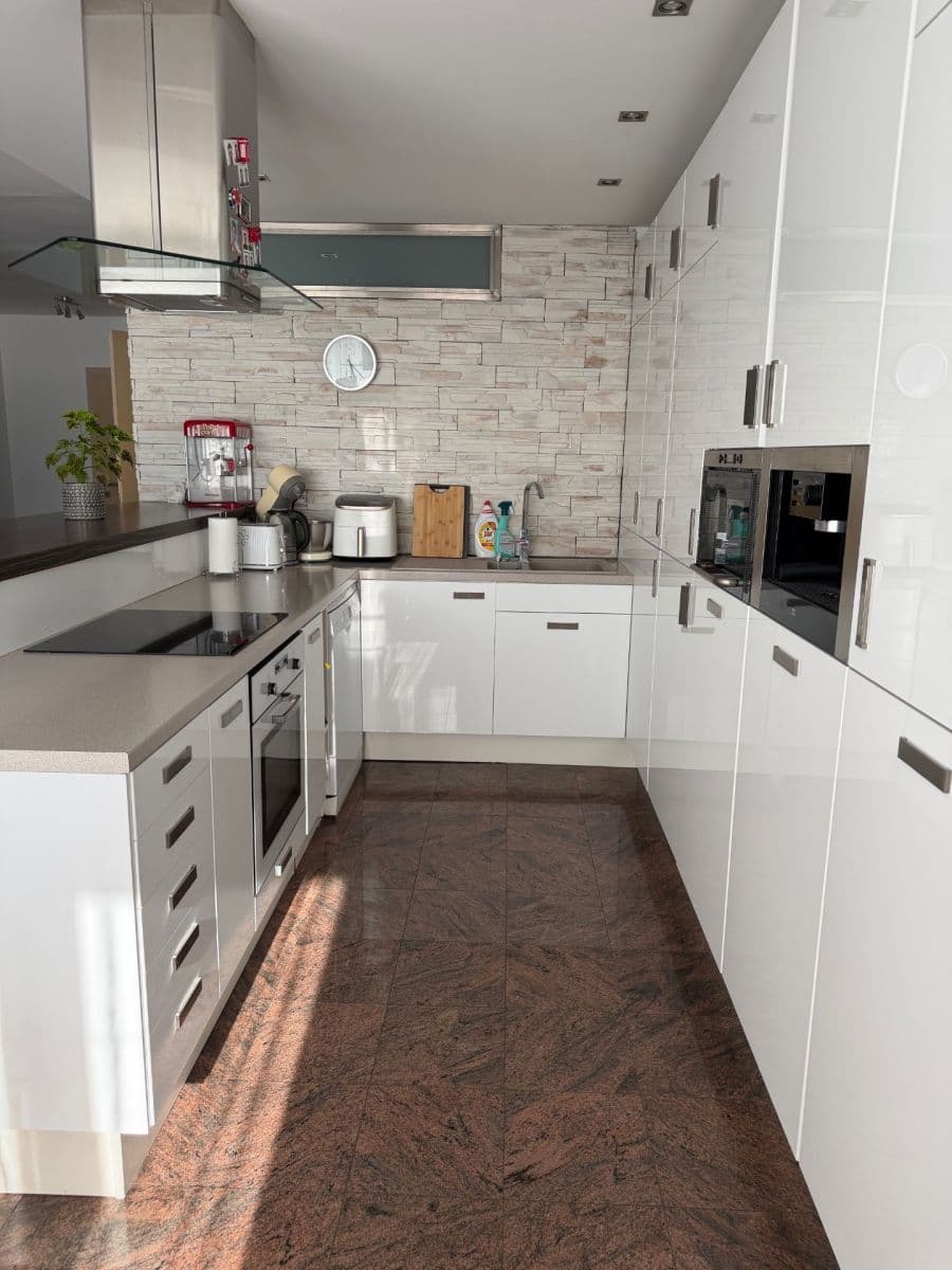 Prenájom bytu 4-izbový 98 m², Fantova, Praha, Praha Prenájom bytu 4-izbový 98 m², Fantova, Praha, Praha