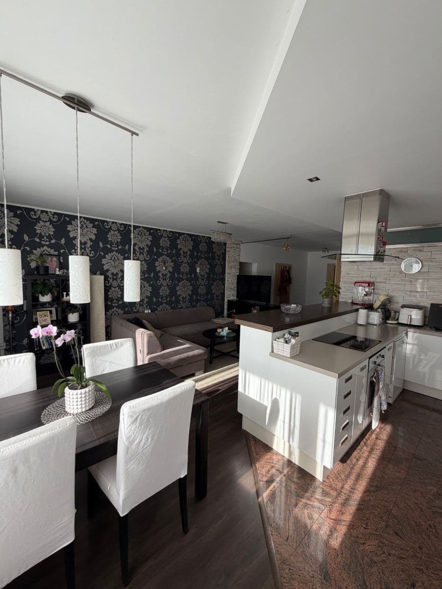 Prenájom bytu 4-izbový 98 m², Fantova, Praha, Praha Prenájom bytu 4-izbový 98 m², Fantova, Praha, Praha