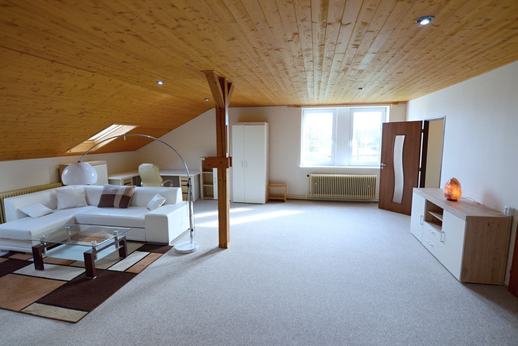 Prenájom bytu 4-izbový 200 m², Záboří, Jihočeský kraj Prenájom bytu 4-izbový 200 m², Záboří, Jihočeský kraj