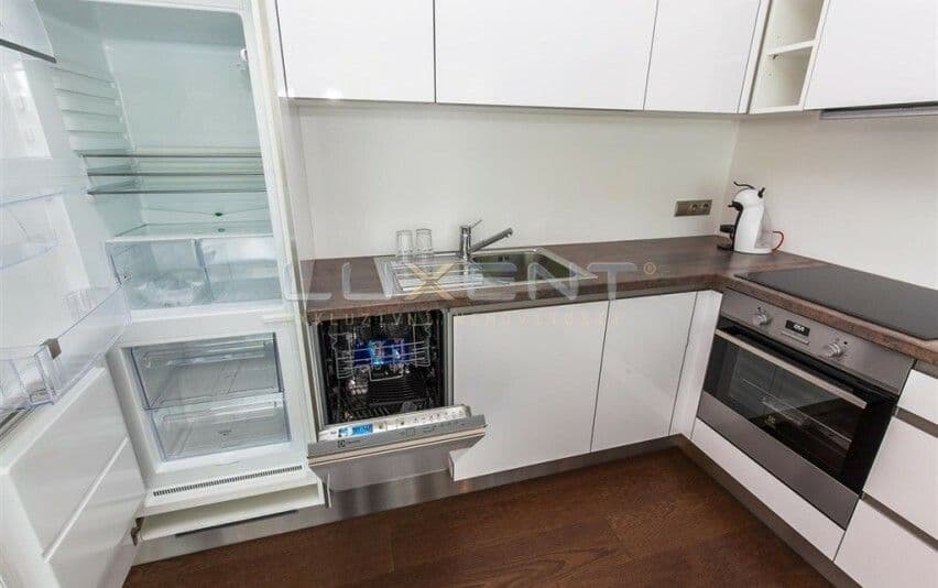 Prenájom bytu Garsoniéra 43 m², Na Hřebenkách, Praha, Praha Prenájom bytu Garsoniéra 43 m², Na Hřebenkách, Praha, Praha