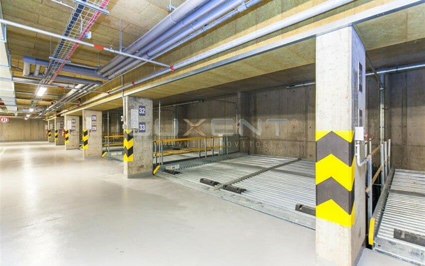 Prenájom bytu Garsoniéra 43 m², Na Hřebenkách, Praha, Praha Prenájom bytu Garsoniéra 43 m², Na Hřebenkách, Praha, Praha