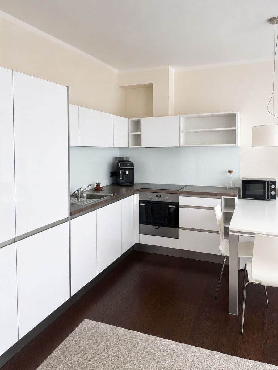 Prenájom bytu Garsoniéra 43 m², Na Hřebenkách, Praha, Praha Prenájom bytu Garsoniéra 43 m², Na Hřebenkách, Praha, Praha