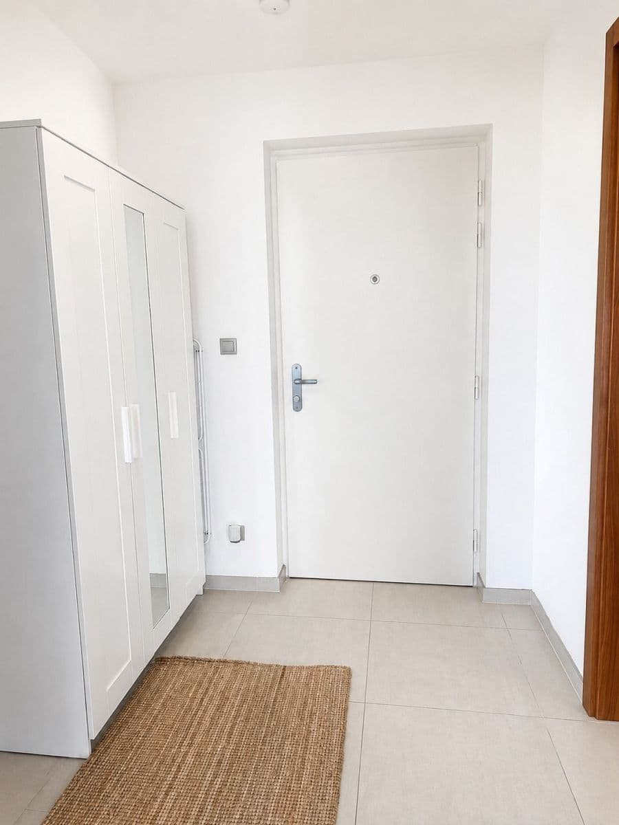 Prenájom bytu Garsoniéra 43 m², Na Hřebenkách, Praha, Praha Prenájom bytu Garsoniéra 43 m², Na Hřebenkách, Praha, Praha
