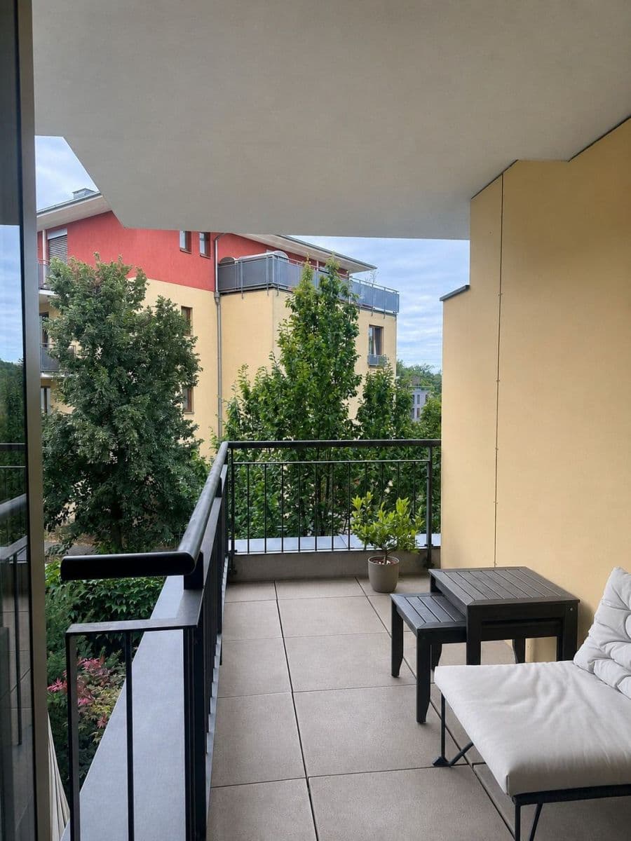 Prenájom bytu Garsoniéra 43 m², Na Hřebenkách, Praha, Praha Prenájom bytu Garsoniéra 43 m², Na Hřebenkách, Praha, Praha