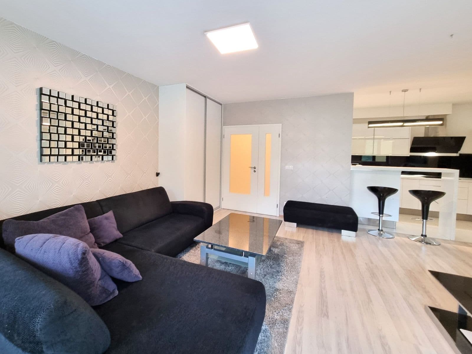 Prenájom bytu 3-izbový 92 m², K Náhonu, Praha, Praha Prenájom bytu 3-izbový 92 m², K Náhonu, Praha, Praha
