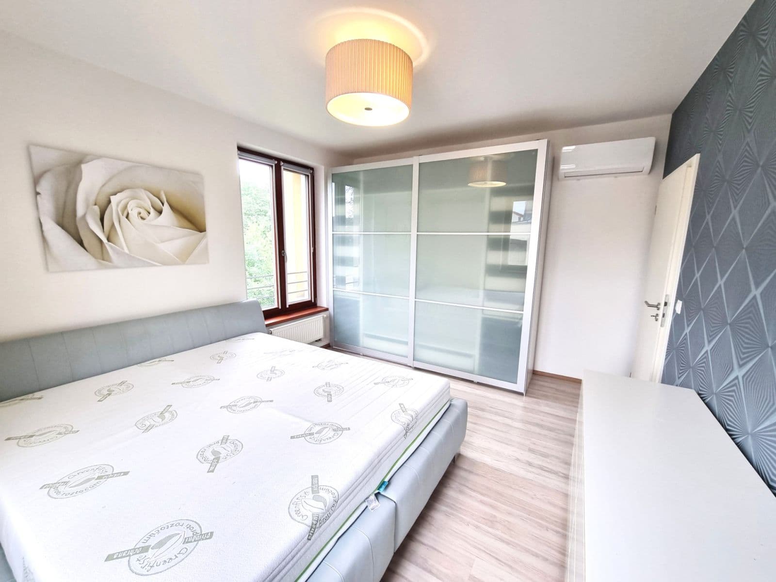 Prenájom bytu 3-izbový 92 m², K Náhonu, Praha, Praha Prenájom bytu 3-izbový 92 m², K Náhonu, Praha, Praha