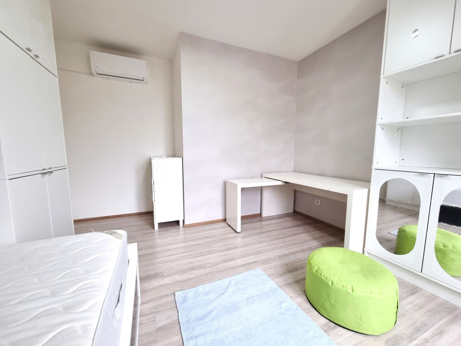 Prenájom bytu 3-izbový 92 m², K Náhonu, Praha, Praha Prenájom bytu 3-izbový 92 m², K Náhonu, Praha, Praha