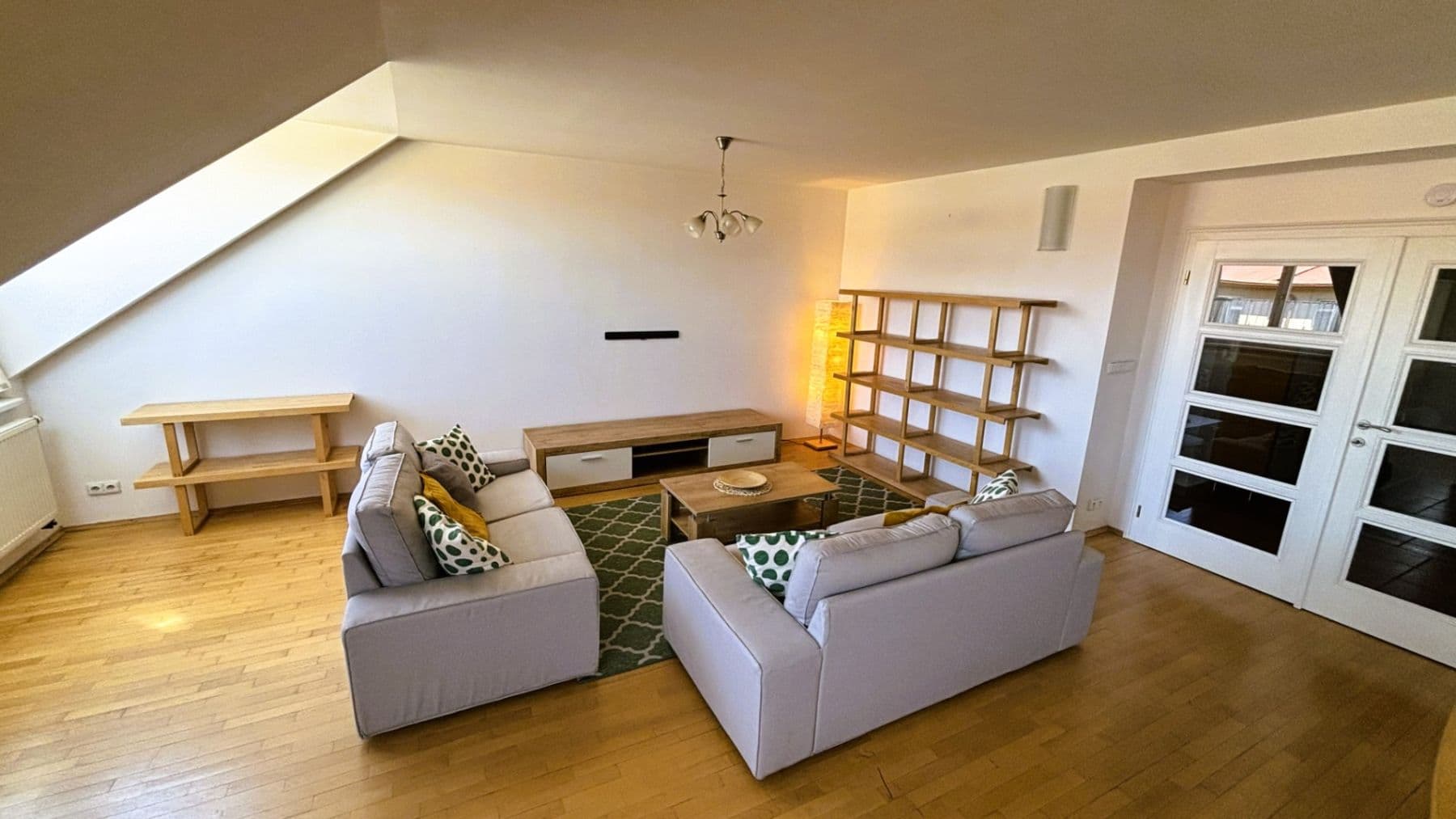 Prenájom bytu 5-izbový 240 m², Přemyslovská, Praha, Praha Prenájom bytu 5-izbový 240 m², Přemyslovská, Praha, Praha
