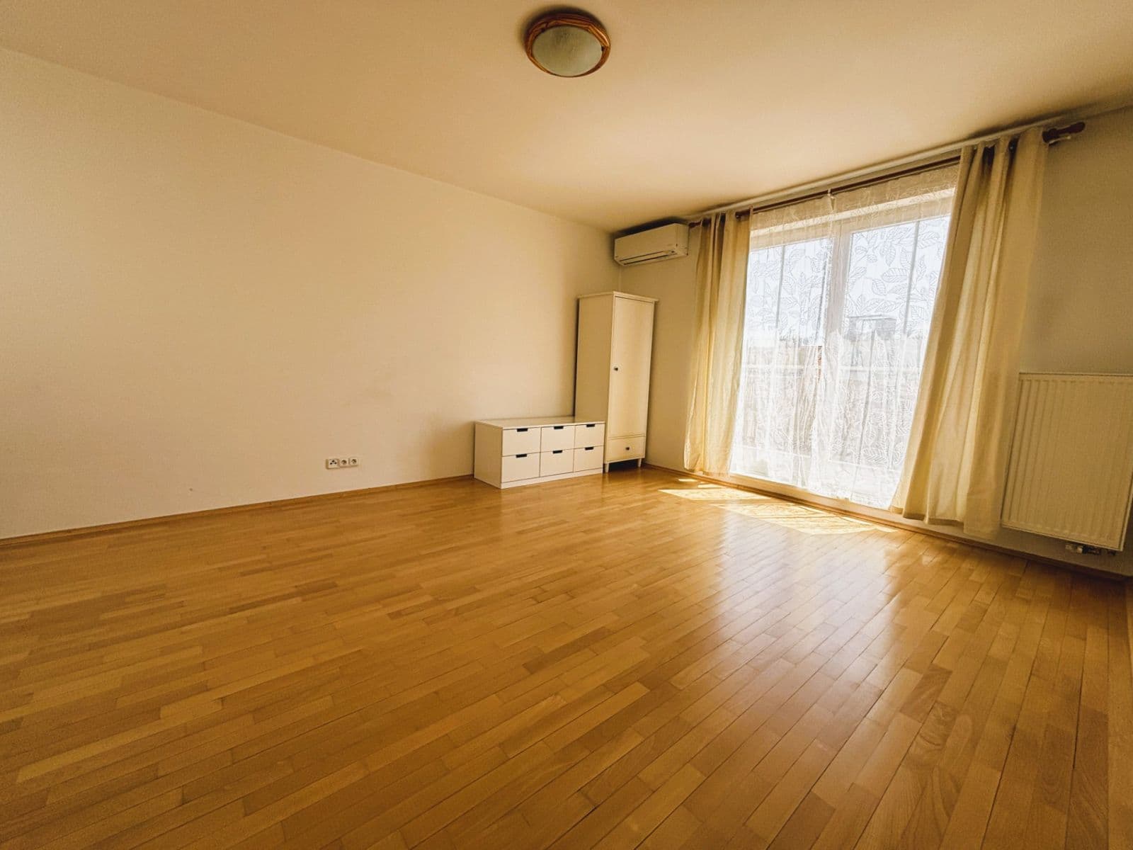 Prenájom bytu 5-izbový 240 m², Přemyslovská, Praha, Praha Prenájom bytu 5-izbový 240 m², Přemyslovská, Praha, Praha