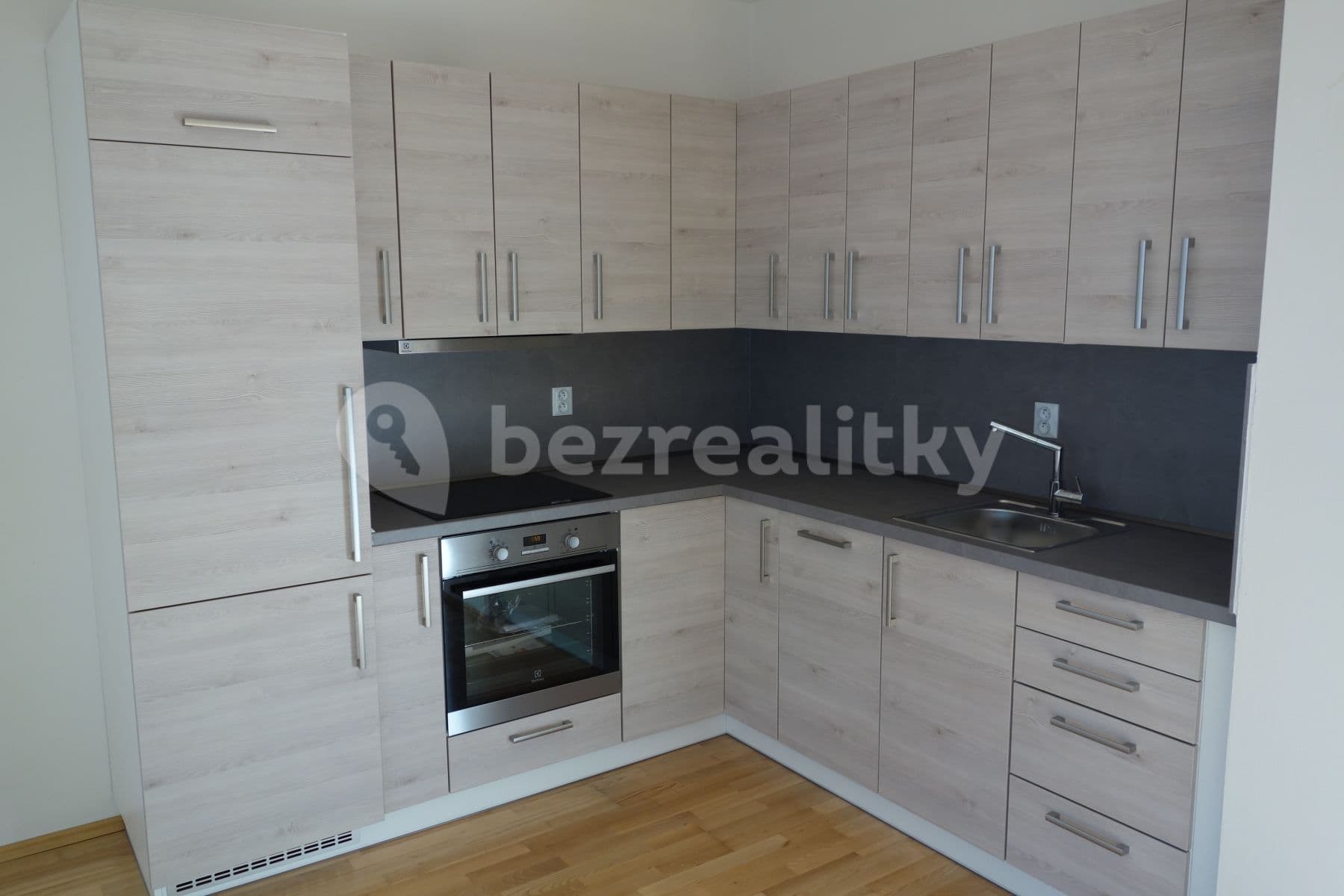 Prenájom bytu 2-izbový 55 m², Jeseniova, Praha, Praha Prenájom bytu 2-izbový 55 m², Jeseniova, Praha, Praha